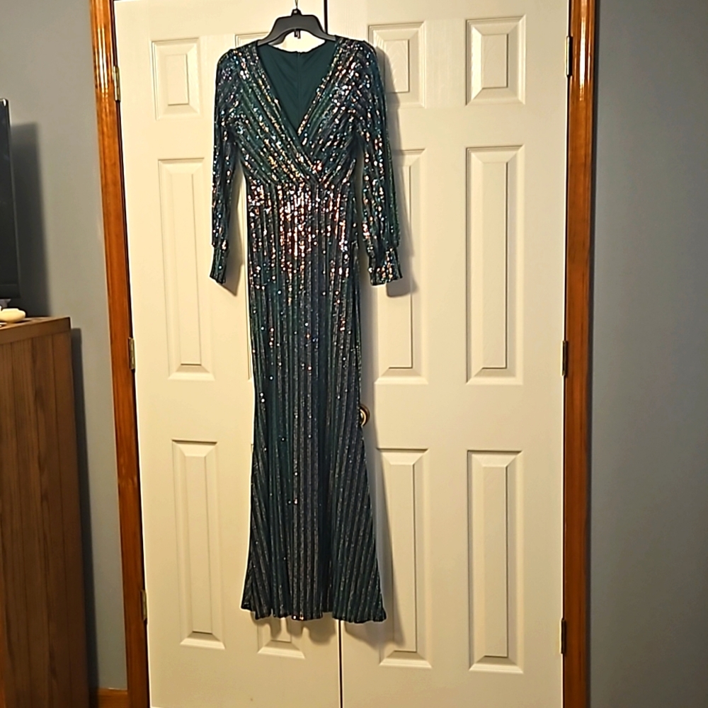Xucthhc formal dress size Medium 7/8 sequin green